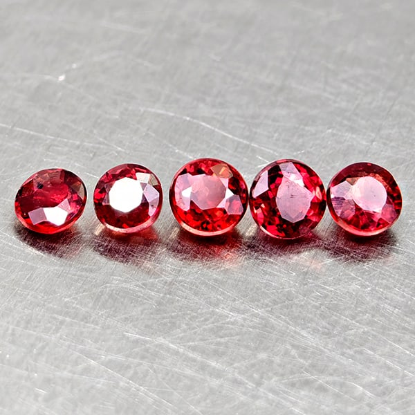 Natural Orangish Red Sapphire Gemstones 0.66 Ct. 5 Pcs. Round Shape 2.5 to 2.8 Mm.