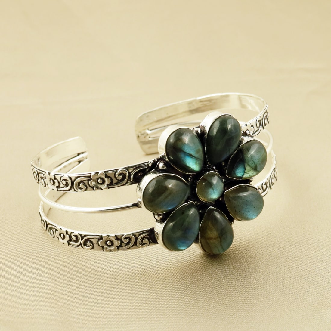 Natural Labradorite Sterling Silver Plated Handmade Cuff Bangle: Product ID: 260801145622 Product - Handmade Silver Plated Cuff Bangle Metal - 92.5 Sterling Silver Plated Bangle Size - 7x5 CM (Adjustable) Gemstone - Labradorite Gemstone Origin - Canada Gemstone Siz