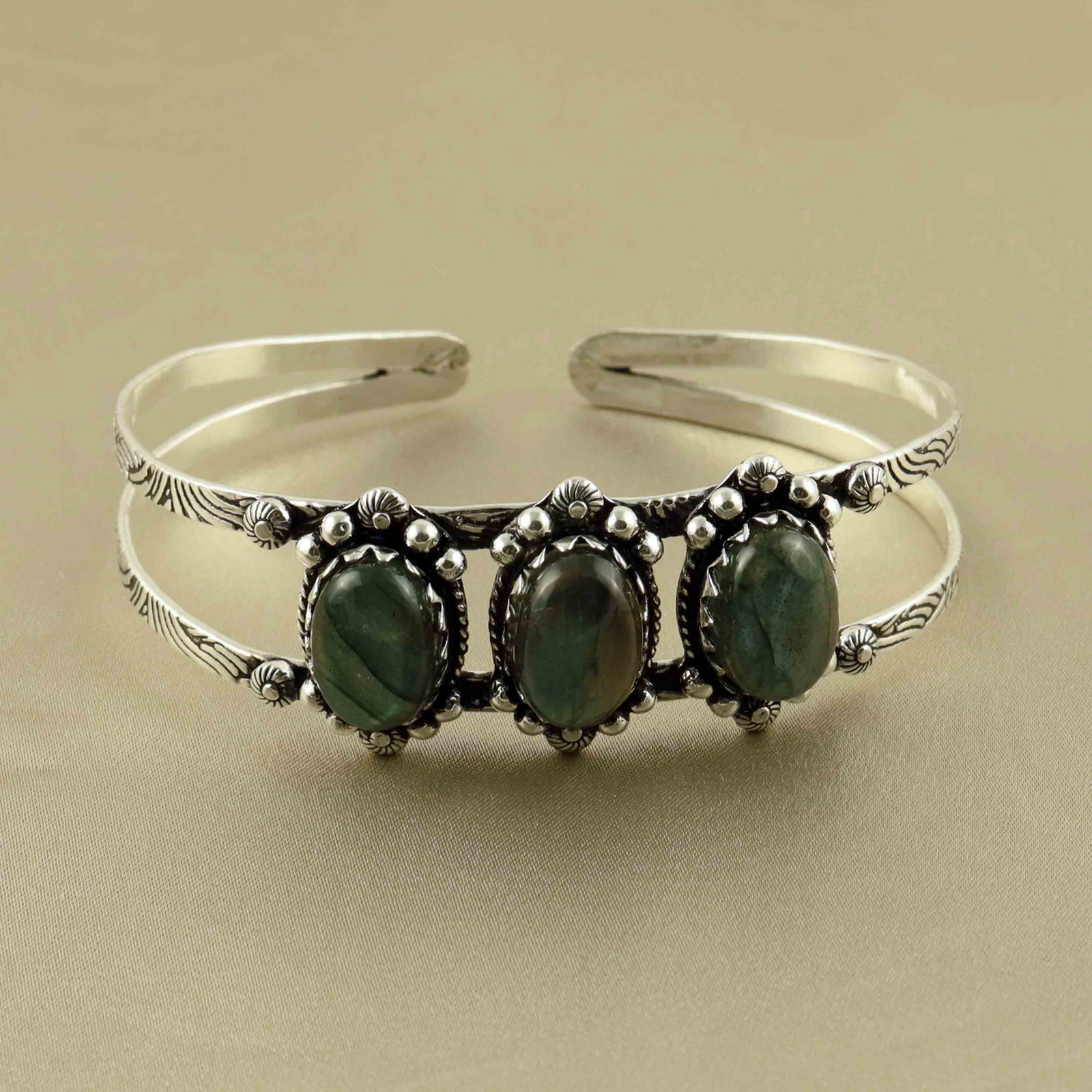 Natural Labradorite Sterling Silver Plated Handmade Cuff Bangle: Product ID: 260528185635 Product - Handmade Silver Plated Cuff Bangle Metal - 92.5 Sterling Silver Plated Bangle Size - 7x5 CM (Adjustable) Gemstone - Labradorite Gemstone Origin - Canada Gemstone Siz