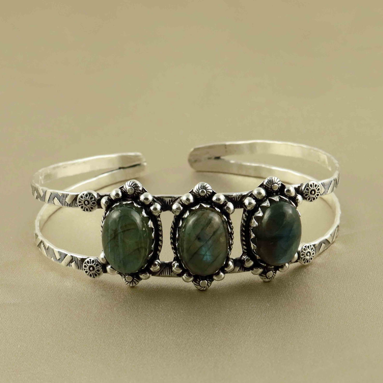 Natural Labradorite Sterling Silver Plated Handmade Cuff Bangle: Product ID: 260528192558 Product - Handmade Silver Plated Cuff Bangle Metal - 92.5 Sterling Silver Plated Bangle Size - 7x5 CM (Adjustable) Gemstone - Labradorite Gemstone Origin - Canada Gemstone Siz