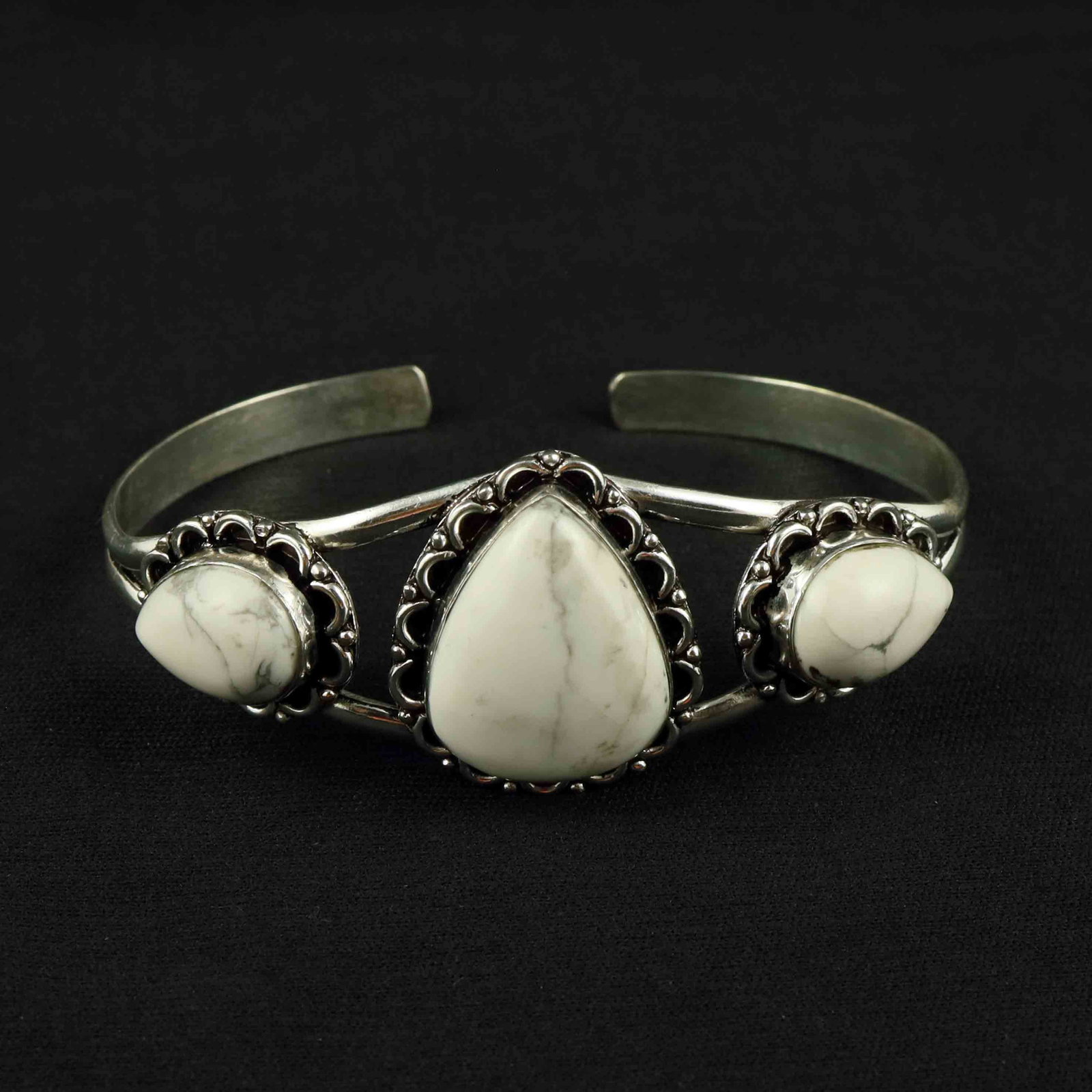 Natural Howlite Sterling Silver Plated Handmade Cuff Bangle: Product ID: 260522133030 Product - Handmade Silver Plated Cuff Bangle Metal - 92.5 Sterling Silver Plated Bangle Size - 7.5x5.5 CM (Adjustable) Gemstone - Howlite Gemstone Origin - Canada Gemstone Siz