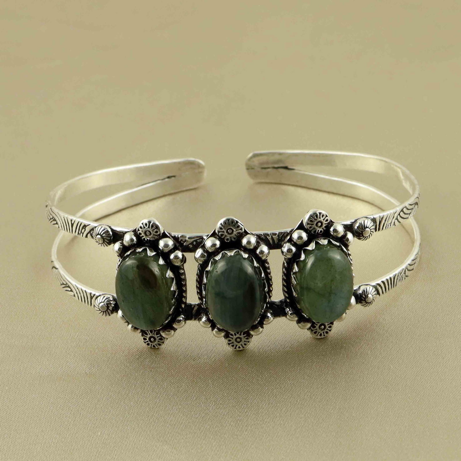 Natural Labradorite Sterling Silver Plated Handmade Cuff Bangle: Product ID: 260528185525 Product - Handmade Silver Plated Cuff Bangle Metal - 92.5 Sterling Silver Plated Bangle Size - 7x5 CM (Adjustable) Gemstone - Labradorite Gemstone Origin - Canada Gemstone Siz
