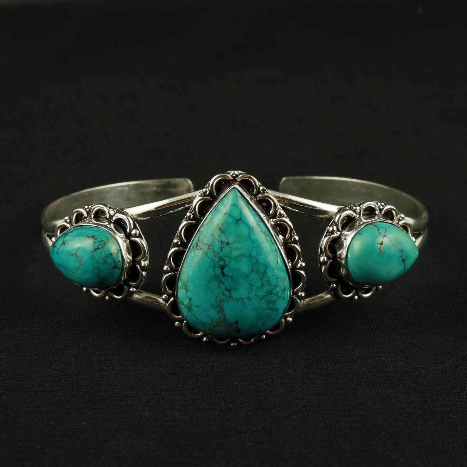 Natural Turquoise Sterling Silver Plated Handmade Cuff Bangle: Product ID: 260522130847 Product - Handmade Silver Plated Cuff Bangle Metal - 92.5 Sterling Silver Plated Bangle Size - 7.5x5.5 CM (Adjustable) Gemstone - Turquoise Gemstone Origin - Tibet Gemstone Si
