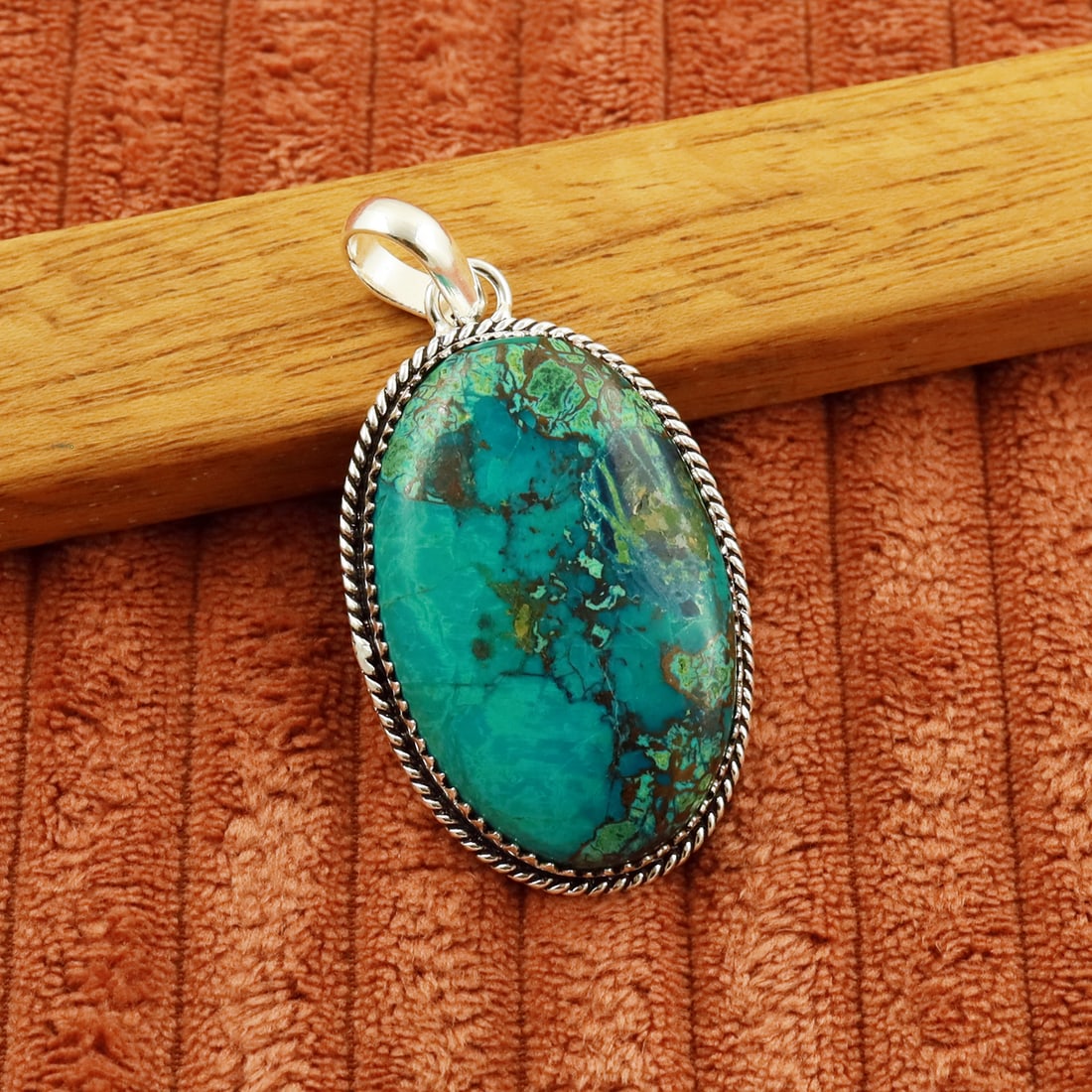 Natural Shattuckite 2 Micron Sterling Silver Plated Handmade Pendant: Product ID: 260802151758 Product - Handmade Silver Plated Pendant Metal - 92.5 2 Micron Sterling Silver Plated Gemstone - Shattuckite Gemstone Origin - United Sates Gemstone Shape - Oval Gemstone Size