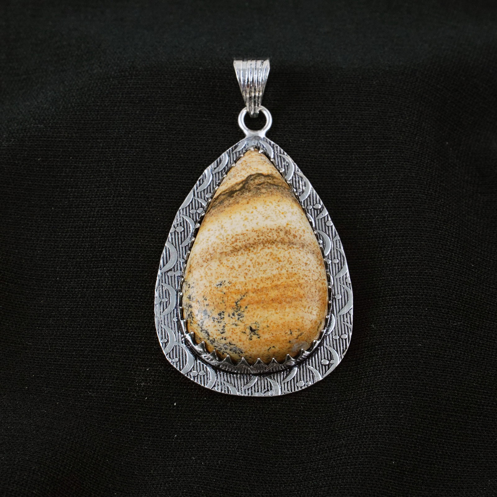 Natural Picture Jasper Sterling Silver Plated Handmade Pendant: Product ID: 260404211807 Product - Handmade Silver Plated Pendant Metal - 92.5 Sterling Silver Plated Pendant Size - 4.5x3 CM Gemstone - Picture Jasper Gemstone Origin - Indonesia Gemstone Shape - Pea