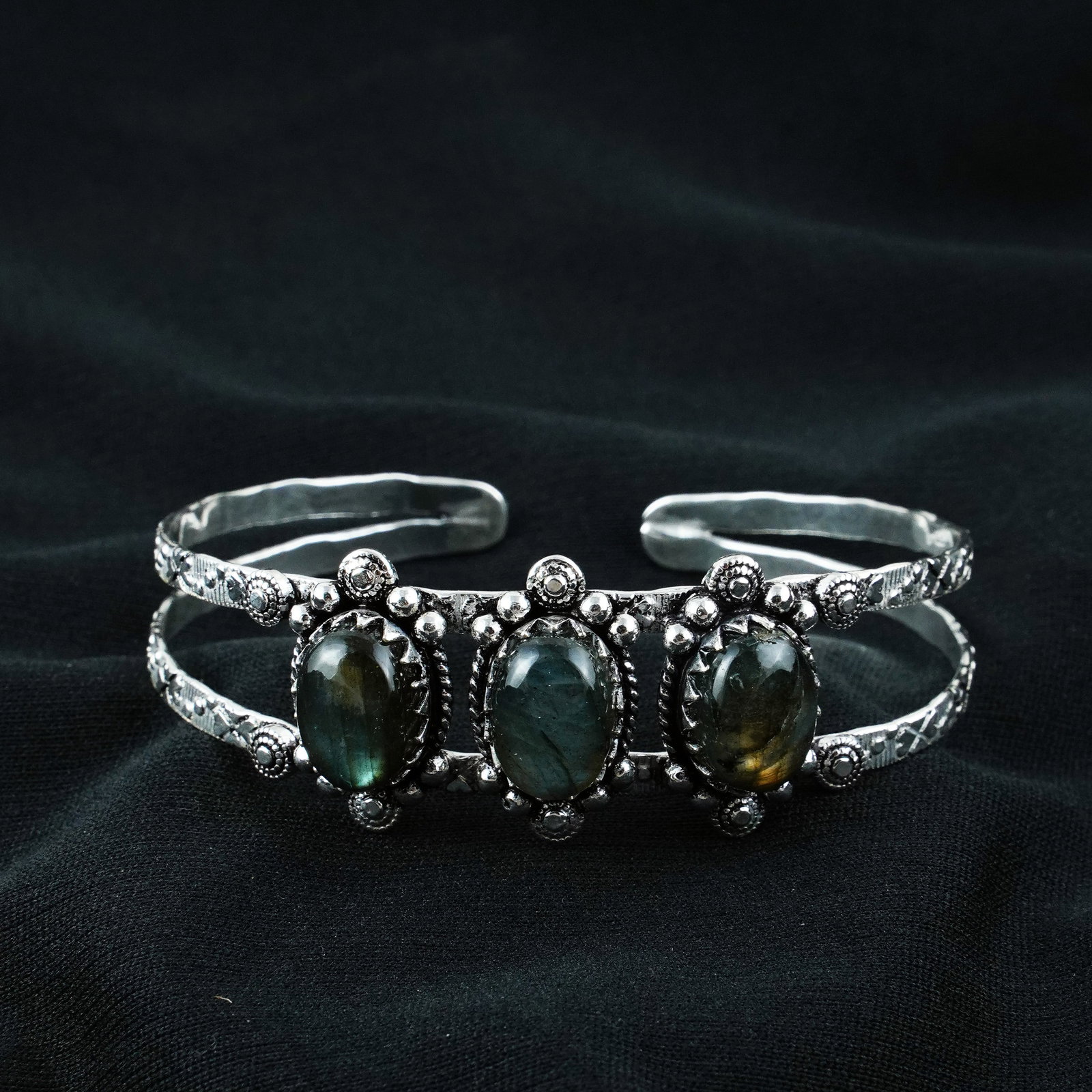 Natural Labradorite Sterling Silver Plated Handmade Cuff Bangle: Product ID: 260404132244 Product - Handmade Silver Plated Cuff Bangle Metal - 92.5 Sterling Silver Plated Bangle Size - 7x5.5 CM (Adjustable) Gemstone - Labradorite Gemstone Origin - Canada Gemstone S