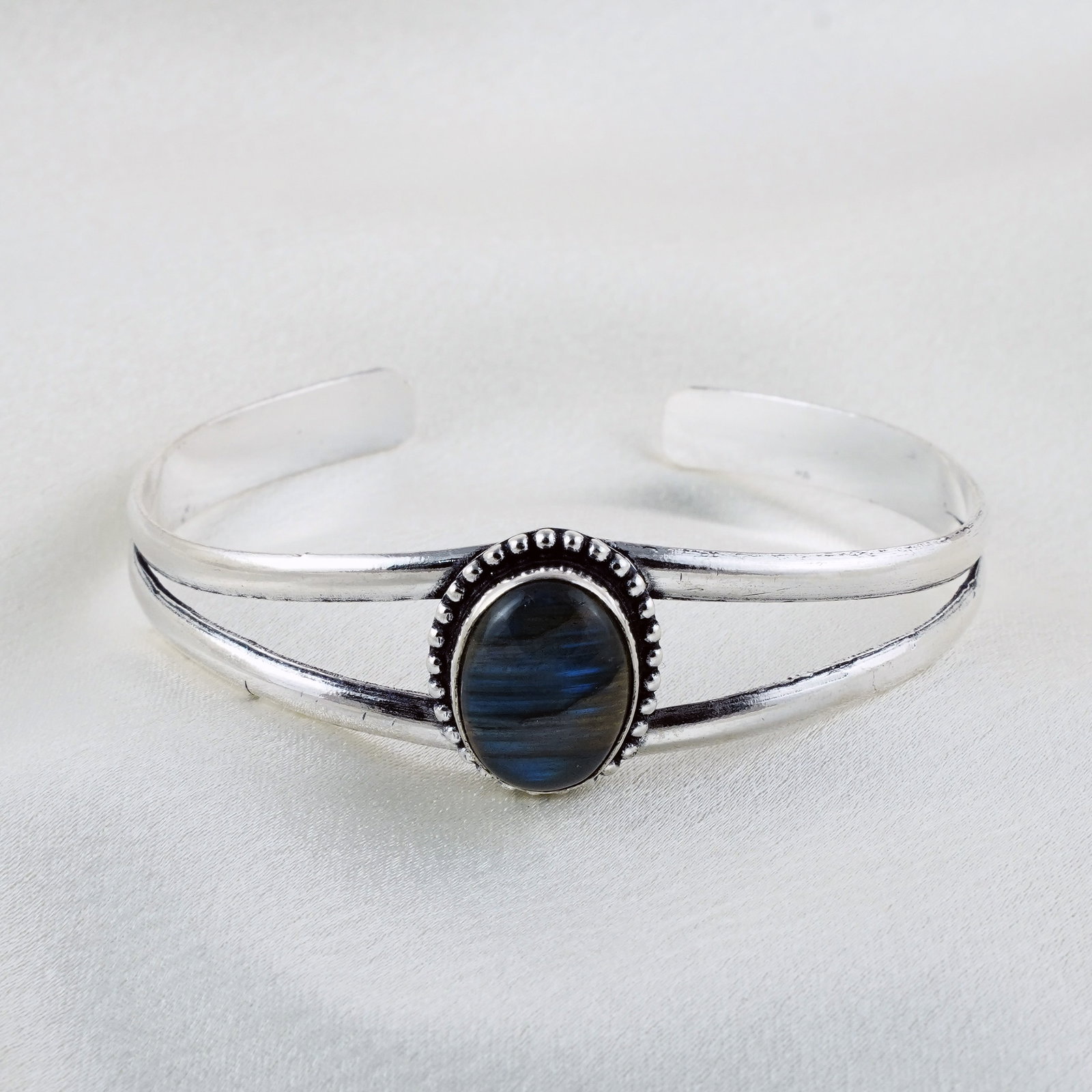 Natural Labradorite Sterling Silver Plated Handmade Cuff Bangle: Product ID: 260331144543 Product - Handmade Silver Plated Cuff Bangle Metal - 92.5 Sterling Silver Plated Bangle Size - 7x5.5 CM (Adjustable) Gemstone - Labradorite Gemstone Origin - Canada Gemstone S