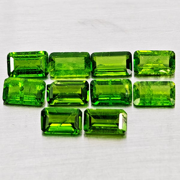 Natural Green Chrome Diopside Gemstones 2.69 Ct. 10 Pcs Octagon Shape 5.1 x 3 Mm.: Product ID: 801608222 Product Name: Natural Chrome Diopside Weight: 2.69 CT. Size: 5.2 x 3 x 2.1 MM. Shape: Octagon Color: Green Clarity:SI1 Luster: Good Gems Origin: Russia Treatment: Unheated Crysta