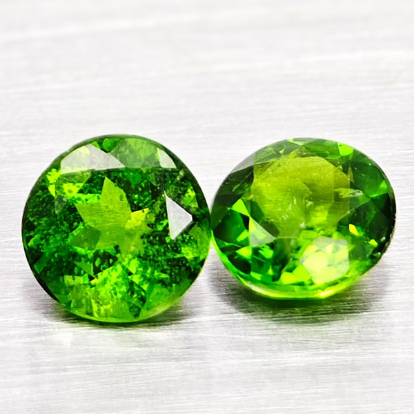 Natural Green Chrome Diopside Gemstones 1.04 Ct. 2 Pcs. Round Shape 5 Mm.: Product ID: 801608029 Product Name: Natural Chrome Diopside Weight: 1.04 CT. Size: 5 x 5 x 3.2 MM. Shape: Round Color: Green Clarity:VSI - SI1 Luster: Very Good Gems Origin: Russia Treatment: Unheated