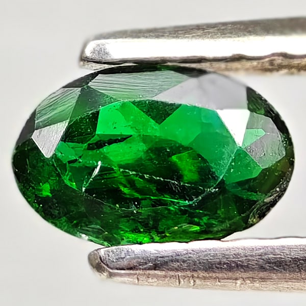 Natural Green Chrome Diopside Gemstones 0.32 Ct. Oval Shape 5.8 x 3.9 Mm.: Product ID: 801608165 Product Name: Natural Chrome Diopside Weight: 0.32 CT. Size: 5.8 x 3.9 x 2.2 MM. Shape: Oval Color: Green Clarity:VSI - SI1 Luster: Good Gems Origin: Russia Treatment: Unheated C