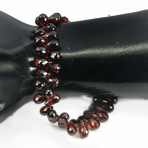 Natural Red Garnet Gemstones 157.80 Ct. Briolette Shape Beads Length 9Inch.: Product ID: 802918346 Product Name: Natural Garnet Weight: 157.80 CT. Size: 9 Inch / 7 x 5.2 x 5.2 MM. Shape: Briolette With Drilled Color: Red Clarity:VVS Luster: Good Gems Origin: Nigeria Treatment: