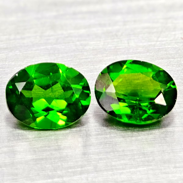 Natural Green Chrome Diopside Gemstones 1.24 Ct. 2 Pcs. Oval Shape 6.2 x 4.9 Mm.: Product ID: 801608056 Product Name: Natural Chrome Diopside Weight: 1.24 CT. Size: 6.2 x 4.9 x 3 MM. Shape: Oval Shape Color: Green Clarity:VSI - SI1 Luster: Good Gems Origin: Russia Treatment: Unheat