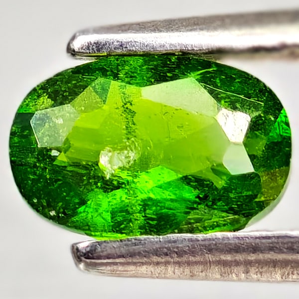 Natural Green Chrome Diopside Gemstones 0.47 Ct. Oval Shape 6.1 x 4 Mm.: Product ID: 801608174 Product Name: Natural Chrome Diopside Weight: 0.47 CT. Size: 6.1 x 4 x 2.5 MM. Shape: Oval Color: Green Clarity:VSI - SI1 Luster: Good Gems Origin: Russia Treatment: Unheated Cry