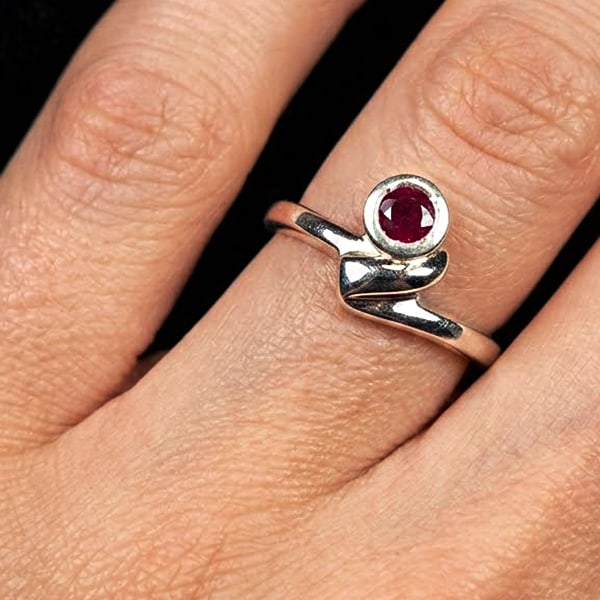 Natural Red Ruby with 925 Sterling Silver Ring Jewelry 3.50 Grams Size 7.5 (1 of 3)
