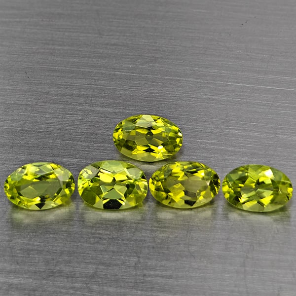 Natural Green Peridot Gemstones 2.77 Ct. 5 Pcs. Oval Shape 6.1 x 4.1 Mm.: Product ID: 805317709 Product Name: Natural Peridot Weight: 2.77 CT. Size: 6.1 x 4.1 x 3.2 MM. Shape: Oval Shape Color: Green Clarity:VSI Luster: Good Gems Origin: Pakistan Treatment: Unheated Crystal