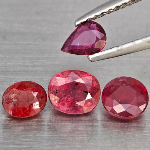 Natural Pinkish Red Ruby Gemstones 2.50 Ct. 4 Pcs. Mixed Shape Mixed Size: Product ID: 805935961 Product Name: Natural Ruby Weight: 2.50 CT. Size: 6 x 5.1 x 3.9 to 5.3 x 3.8 x 1.6 MM. Shape: Mixed Shape Color: Pinkish Red Clarity:SI1 Luster: Good Gems Origin: Madagascar Trea