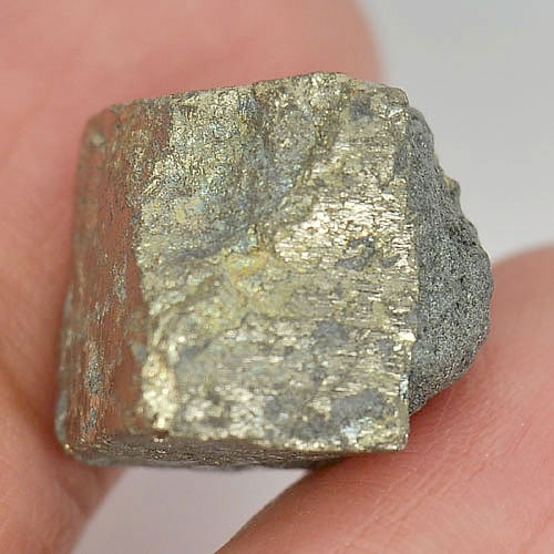 Natural Mineral Metallic Luster And Pale Brass - Yellow Gold Pyrite 2.70 Ct.: Product ID: 804400020 Product Name: Natural Rough Weight: 2.70 CT. Size: 12.2 x 12 x 11.4 MM. Shape: Free Form Color: Brass - Yellow Gold Clarity:Opaque Luster: Metallic Gems Origin: Peru Treatment: U