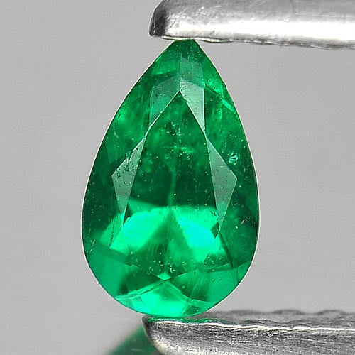 Natural Green Emerald Gemstones 0.23 Ct. Pear Shape 5.3 x 3..4 Mm.: Product ID: 802401213 Product Name: Natural Emerald Weight: 0.23 CT. Size: 5.3 x 3.4 x 2.7 MM. Shape: Pear Color: Green Clarity:SI Luster: Good Gems Origin: Columbia Treatment: Unheated Crystal Struct