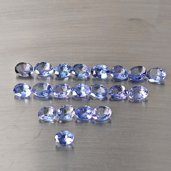 Natural Violetish Blue Tanzanite Gemstones 2.81 Ct. 20 Pcs. Oval Shape 4 x 3 Mm.: Product ID: 807015128 Product Name: Natural Tanzanite Weight: 2.81 CT. Size: 4 x 3 x 1.8 MM. Shape: Oval Color: Violetish Blue Clarity:VSI Luster: Good Gems Origin: Tanzania Treatment: Heated Crystal 