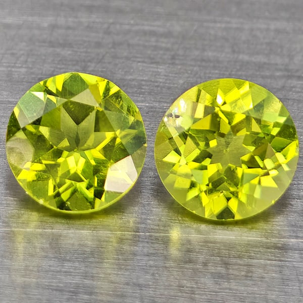 Natural Green Peridot Gemstones 1.44 Ct. 2 Pcs. Round Shape 5.2 Mm.: Product ID: 805317690 Product Name: Natural Weight: 1.37 CT. Size: 5.2 x 5.2 x 3.2 MM. Shape: Round Shape Color: Green Clarity:VSI Luster: Good Gems Origin: Pakistan Treatment: Unheated Crystal Struct