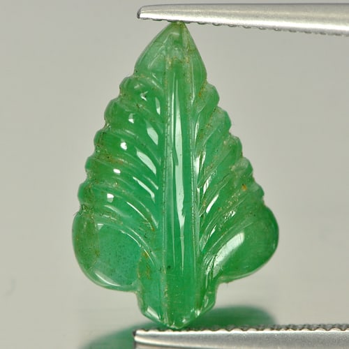 Natural Green Emerald Gemstones 4.96 Ct. Leaves Carved Shape 17.4 x 11.6 Mm.: Product ID: 812400008 Product Name: Natural Gems Carving Weight: 4.96 CT. Size: 17.4 x 11.6 x 3.9 MM. Shape: Leaves Carved Color: Green Clarity:Opaque Luster: Good Gems Origin: Columbia Treatment: Unh