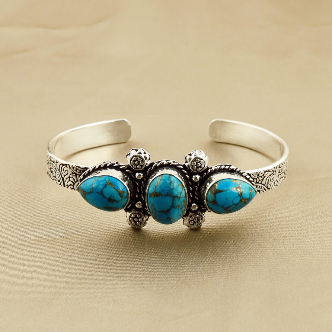 Natural Kingman Turquoise Sterling Silver Plated Handmade Cuff Bangle: Product ID: 260807165313 Product - Handmade Silver Plated Cuff Bangle Metal - 92.5 Sterling Silver Plated Bangle Size - 7x5 CM (Adjustable) Gemstone - Kingman Turquoise Gemstone Origin - United States