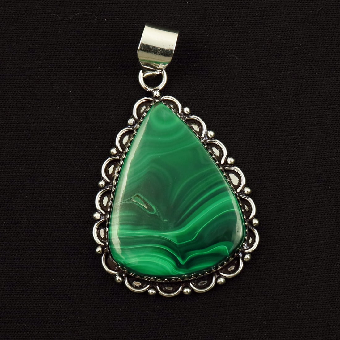 Natural Malachite Sterling Silver Plated Handmade Pendant: Product ID: 260714163816 Product - Handmade Silver Plated Pendant Metal - 92.5 Sterling Silver Plated Pendant Size - 3.5x3 CM Gemstone - Malachite Gemstone Origin - Democratic Republic of Congo Gemsto