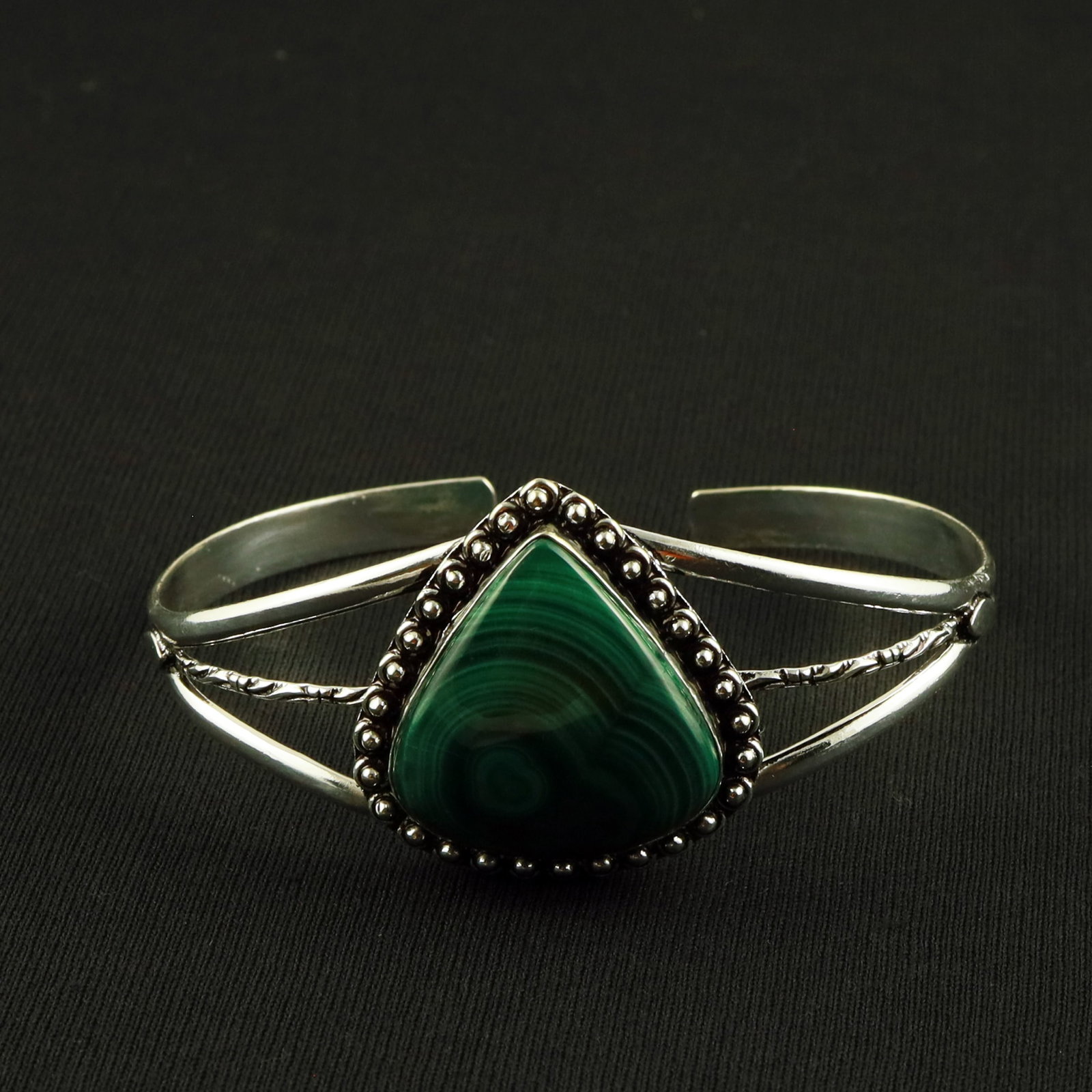 Natural Malachite Sterling Silver Plated Handmade Cuff Bangle: Product ID: 260630171029 Product - Handmade Silver Plated Cuff Bangle Metal - 92.5 Sterling Silver Plated Bangle Size - 7.5x5 CM (Adjustable) Gemstone - Malachite Gemstone Origin - Democratic Republic
