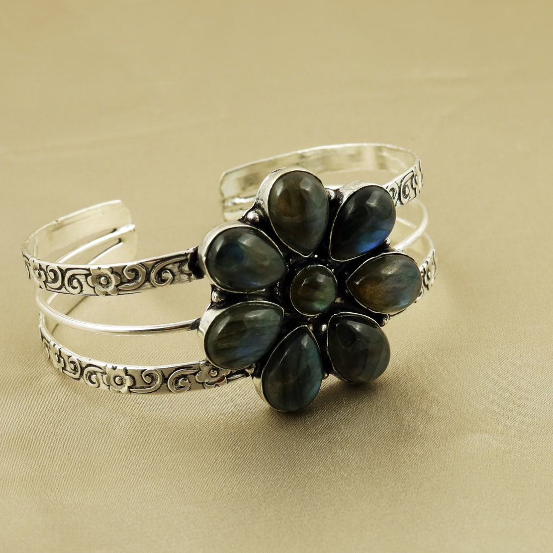 Natural Labradorite Sterling Silver Plated Handmade Cuff Bangle: Product ID: 260819181456 Product - Handmade Silver Plated Cuff Bangle Metal - 92.5 Sterling Silver Plated Bangle Size - 7x5 CM (Adjustable) Gemstone - Labradorite Gemstone Origin - Canada Gemstone Siz