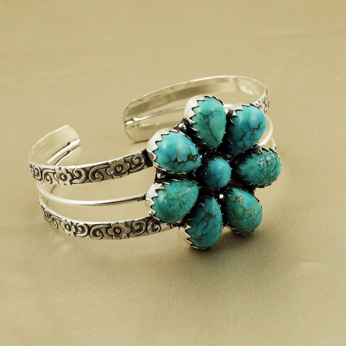 Natural Turquoise Sterling Silver Plated Handmade Cuff Bangle: Product ID: 260819181535 Product - Handmade Silver Plated Cuff Bangle Metal - 92.5 Sterling Silver Plated Bangle Size - 7x5 CM (Adjustable) Gemstone - Turaquoise Gemstone Origin - Tibet Gemstone Size 