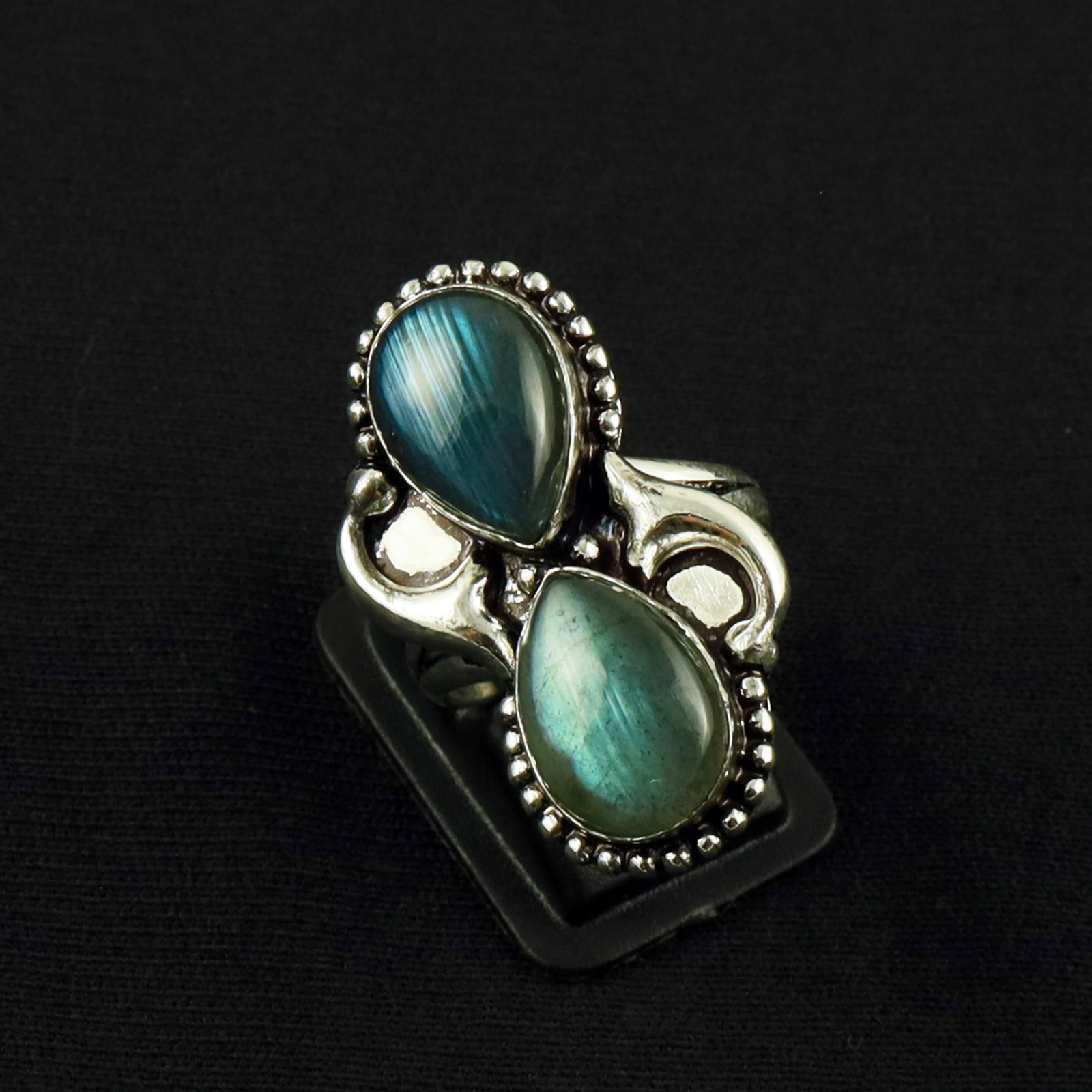 Natural Labradorite Sterling Silver Plated Handmade Ring - 7.5MM: Product ID: 260610145232 Product - Handmade Silver Plated Ring Metal - 92.5 Sterling Silver Plated Ring Size - 7.5MM Gemstone - Labradorite Gemstone Origin - Canada Gemstone Size - 10X14 MM ( 2 Stone 