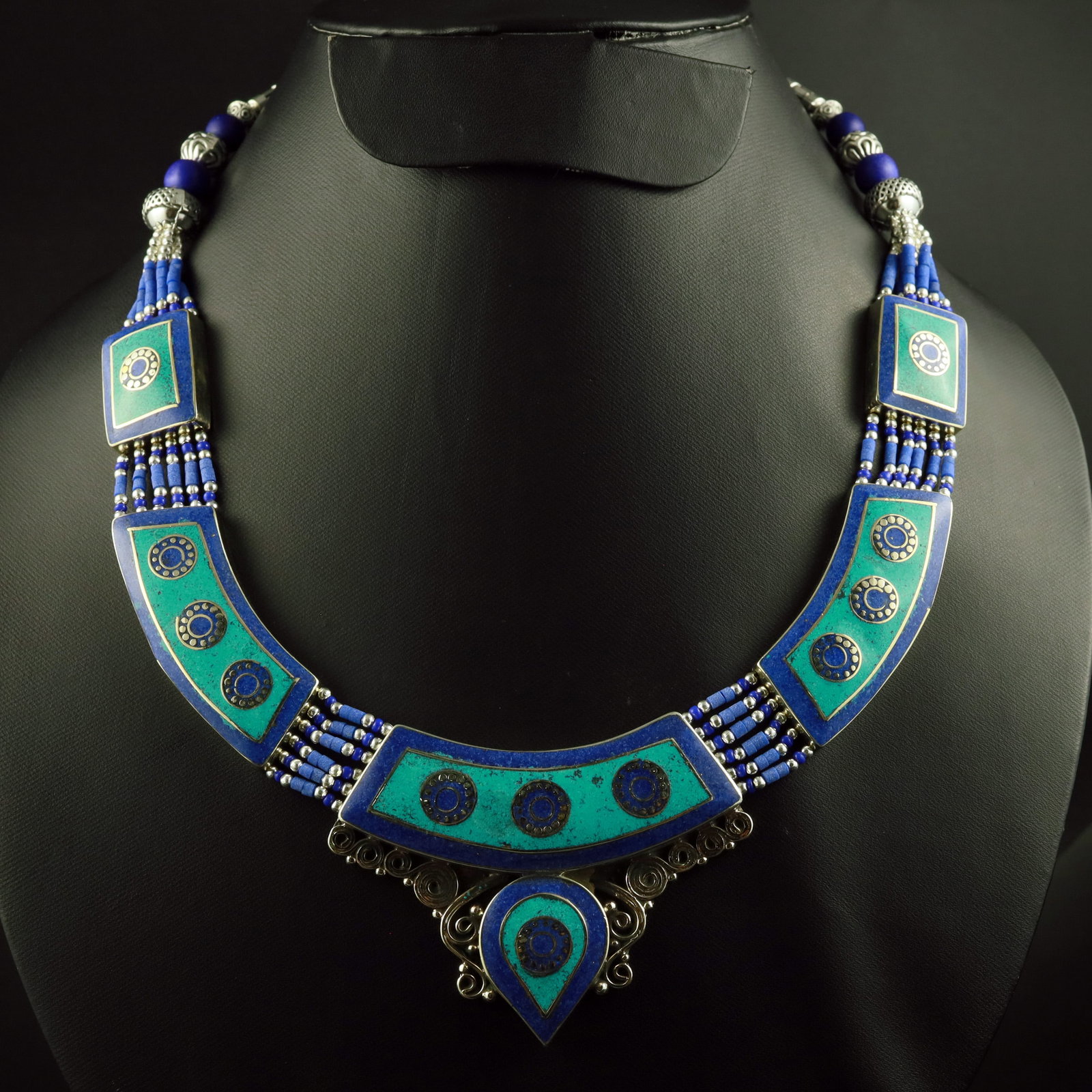 Tibetan Turquoise & Lapis Lazuli Handmade Choker Necklace: Product ID: 260519121911 Product - Tibetan Handmade Necklace Gemstone - Natural Turquoise & Lapis Lazuli Necklace Length - 18 Inch Necklace Weight - 135 Gram Approx Metal - Brass & Copper mix Metal Or