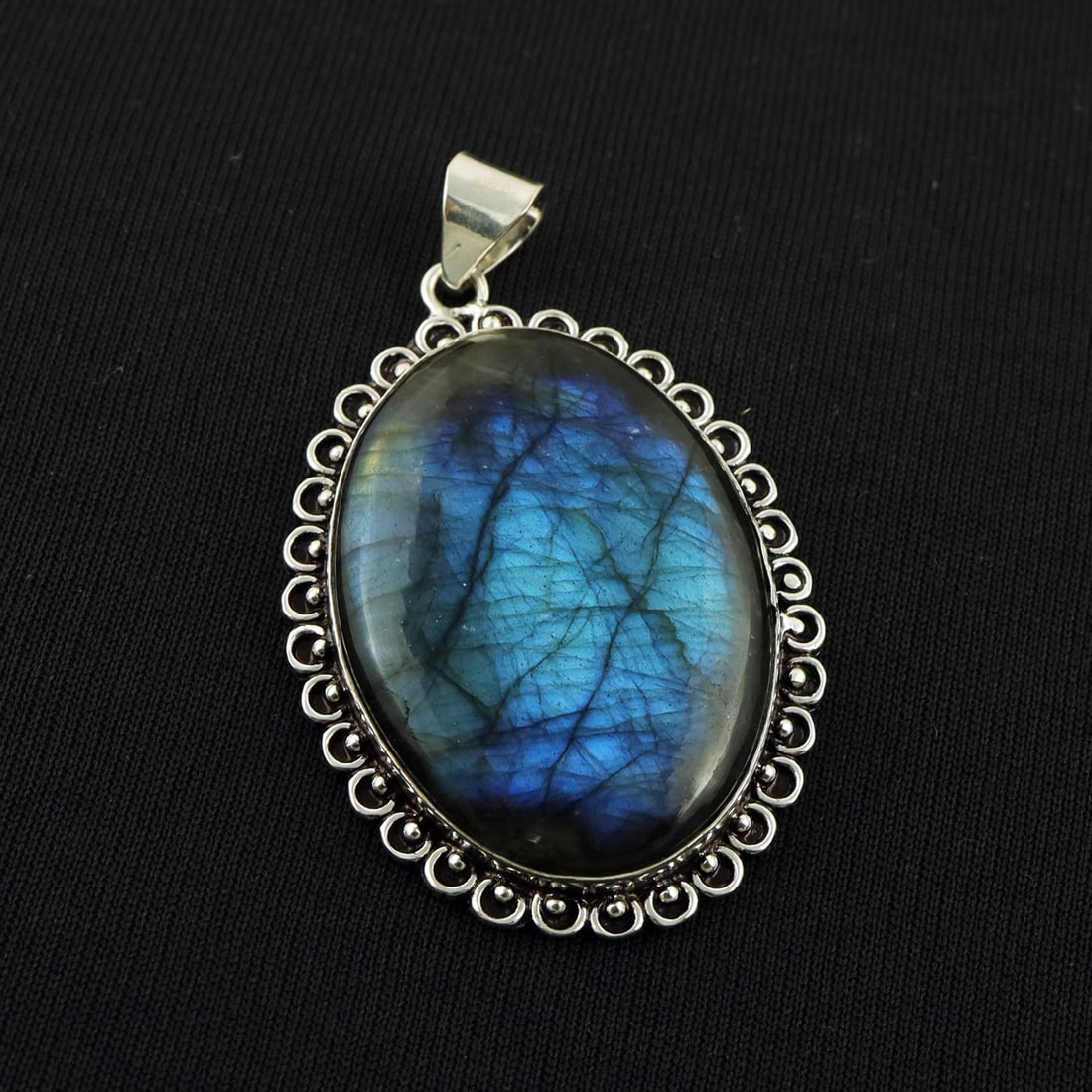 Natural Labradorite Sterling Silver Plated Handmade Pendant: Product ID: 260818143352 Product - Handmade Silver Plated Pendant Metal - 92.5 Sterling Silver Plated Gemstone - Labradorite Gemstone Origin - Canada Gemstone Shape - Oval Gemstone Size - 4.5X3 CM Pen