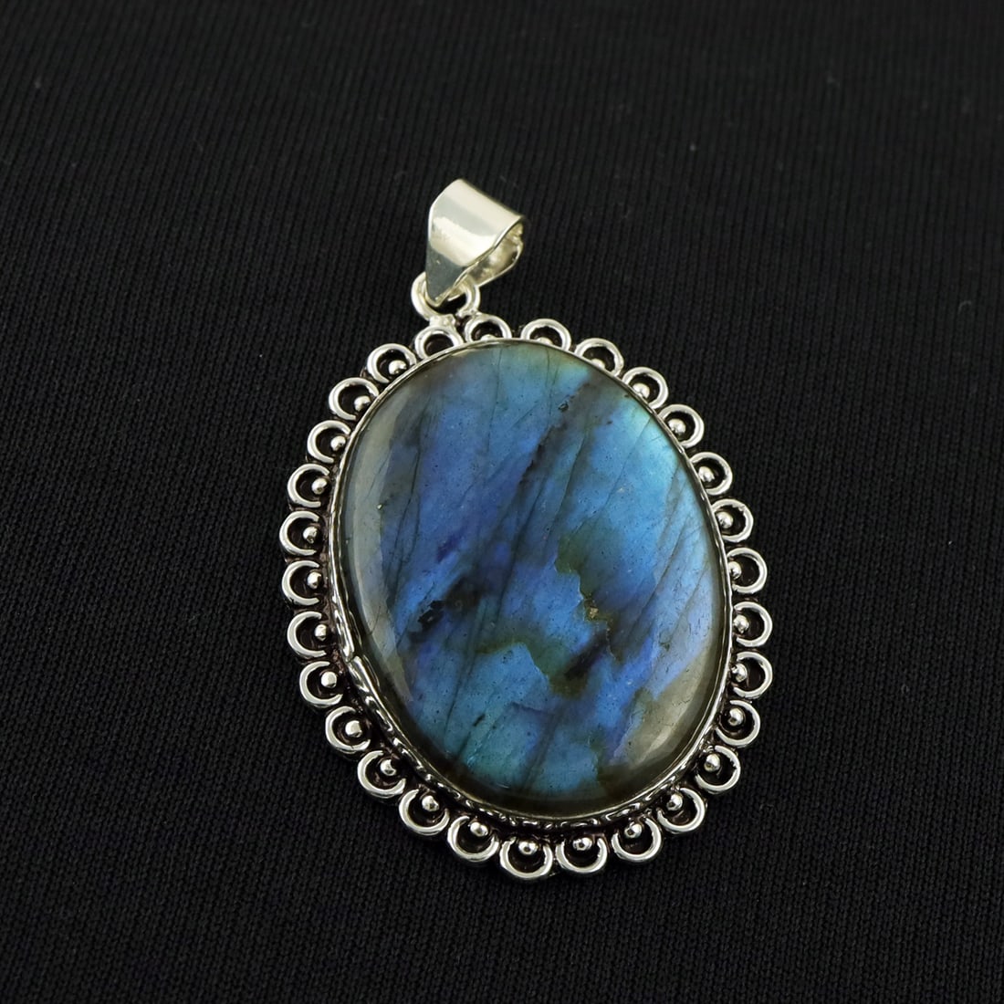 Natural Labradorite Sterling Silver Plated Handmade Pendant: Product ID: 260818143638 Product - Handmade Silver Plated Pendant Metal - 92.5 Sterling Silver Plated Gemstone - Labradorite Gemstone Origin - Canada Gemstone Shape - Oval Gemstone Size - 4X3 CM Penda
