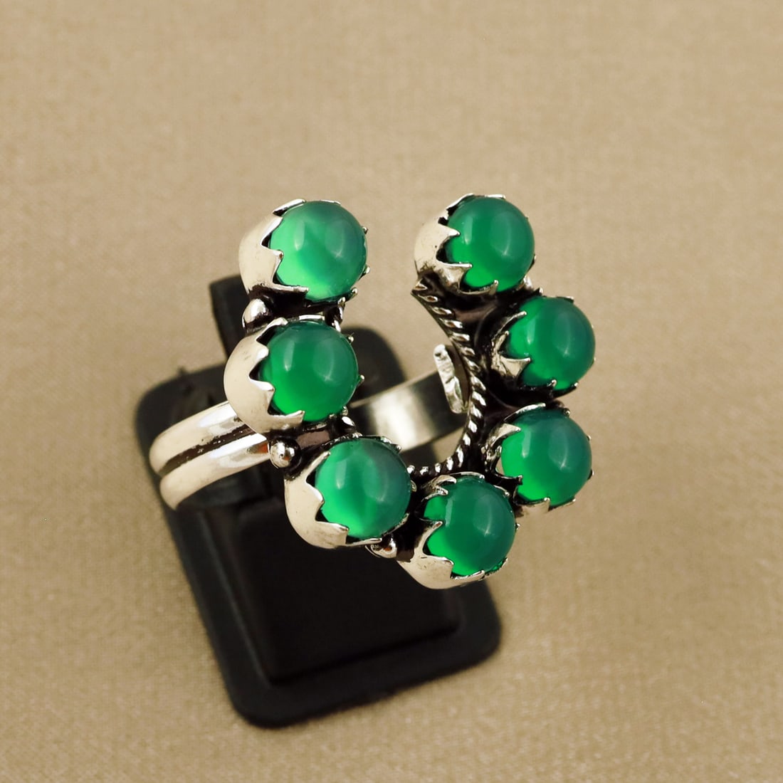 Natural Green Onyx Sterling Silver Plated Handmade Ring - 9.5MM ( Adjustable ): Product ID: 260808131422 Product - Handmade Silver Plated Ring Metal - 92.5 Sterling Silver Plated Ring Size - 9.5MM ( Adjustable ) Gemstone - Green Onyx Gemstone Origin - India Gemstone Size - 6MM ( 