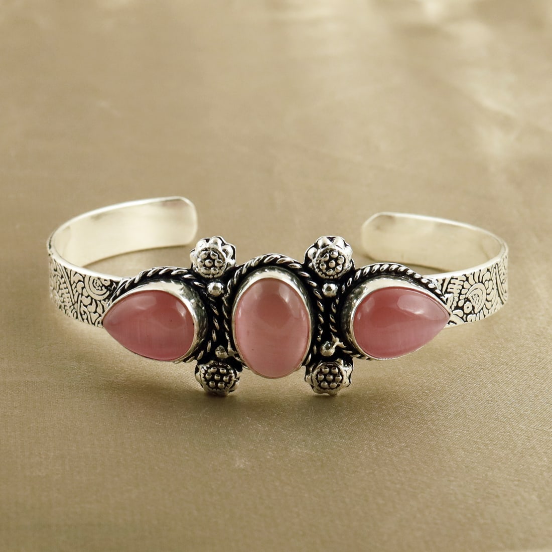 Natural Monalisa Sterling Silver Plated Handmade Cuff Bangle: Product ID: 260807164750 Product - Handmade Silver Plated Cuff Bangle Metal - 92.5 Sterling Silver Plated Bangle Size - 7x5 CM (Adjustable) Gemstone - Monalisa Gemstone Origin - India Gemstone Size - 