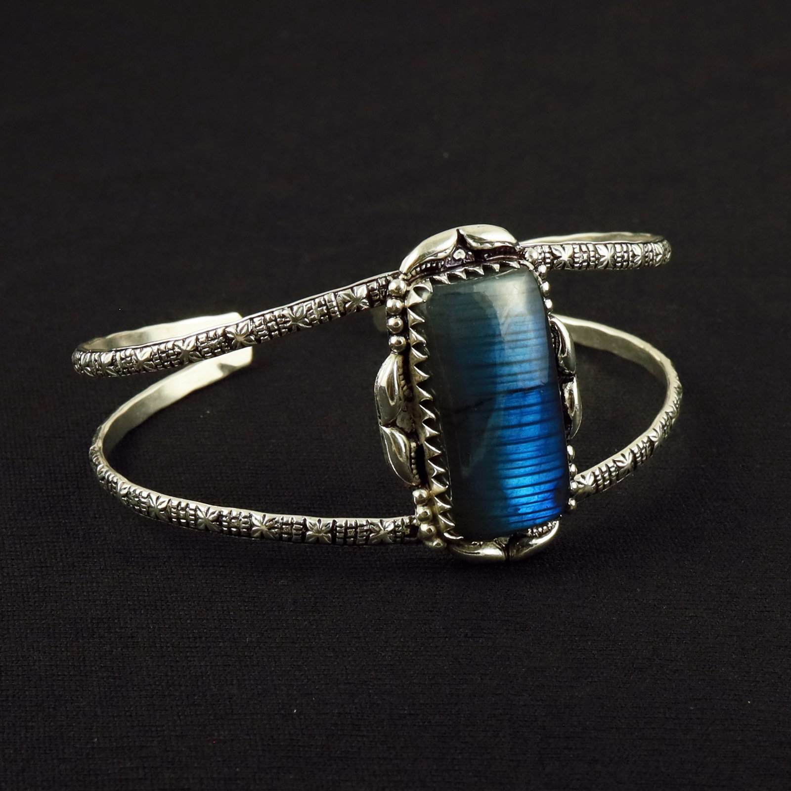 Natural Labradorite Sterling Silver Plated Handmade Cuff Bangle: Product ID: 260611121909 Product - Handmade Silver Plated Cuff Bangle Metal - 92.5 Sterling Silver Plated Bangle Size - 7.5x5.5 CM (Adjustable) Gemstone - Labradorite Gemstone Origin - Canada Gemstone