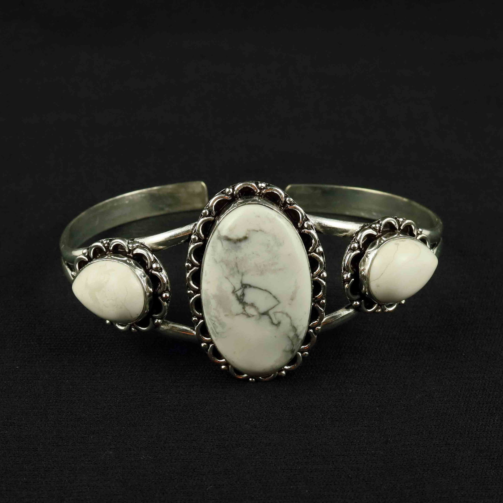 Natural Howlite Sterling Silver Plated Handmade Cuff Bangle: Product ID: 260522131642 Product - Handmade Silver Plated Cuff Bangle Metal - 92.5 Sterling Silver Plated Bangle Size - 7.5x5.5 CM (Adjustable) Gemstone - Howlite Gemstone Origin - Canada Gemstone Siz
