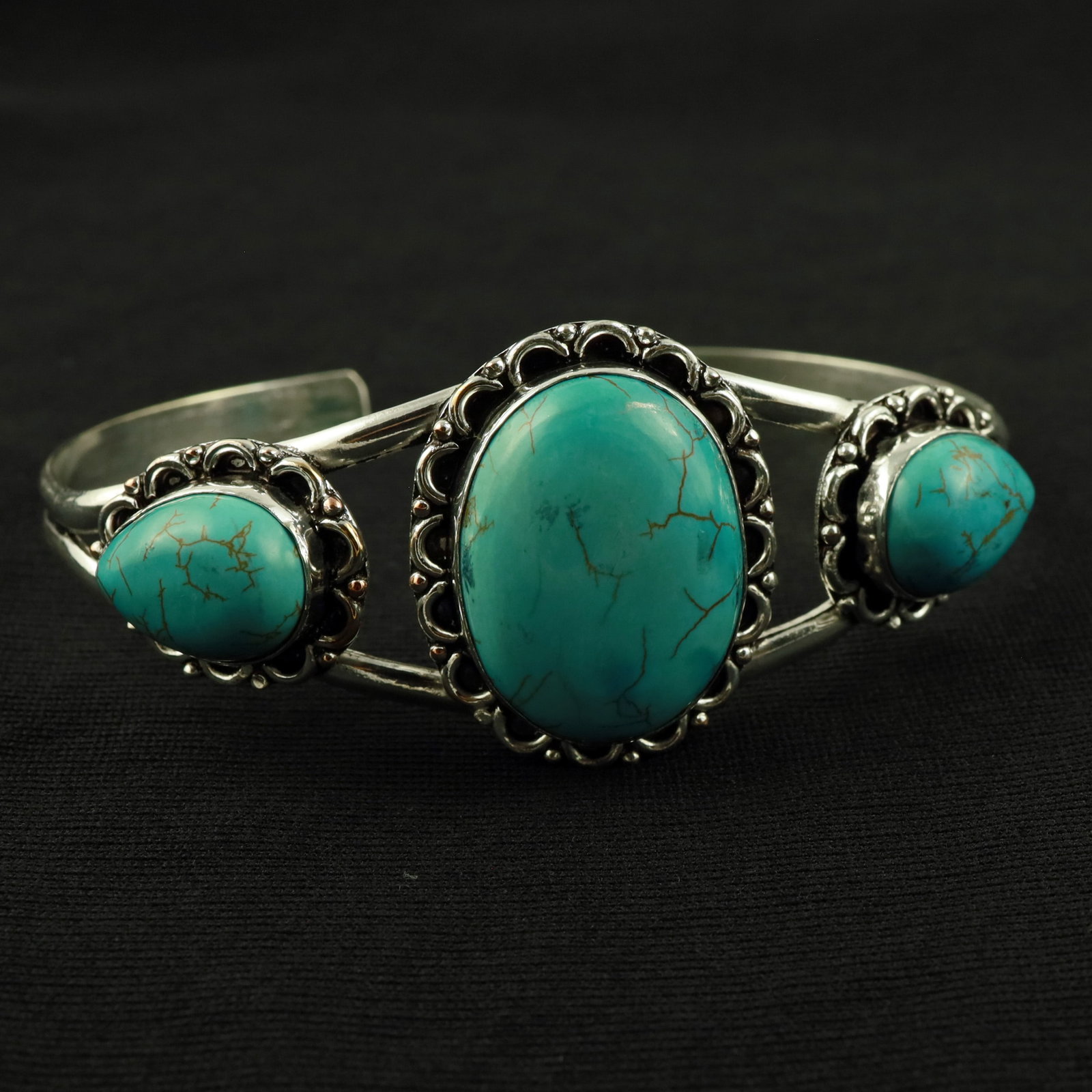 Natural Turquoise Sterling Silver Plated Handmade Cuff Bangle: Product ID: 260520144815 Product - Handmade Silver Plated Cuff Bangle Metal - 92.5 Sterling Silver Plated Bangle Size - 7.5x5 CM (Adjustable) Gemstone - Turquoise Gemstone Origin - Tibet Gemstone Size