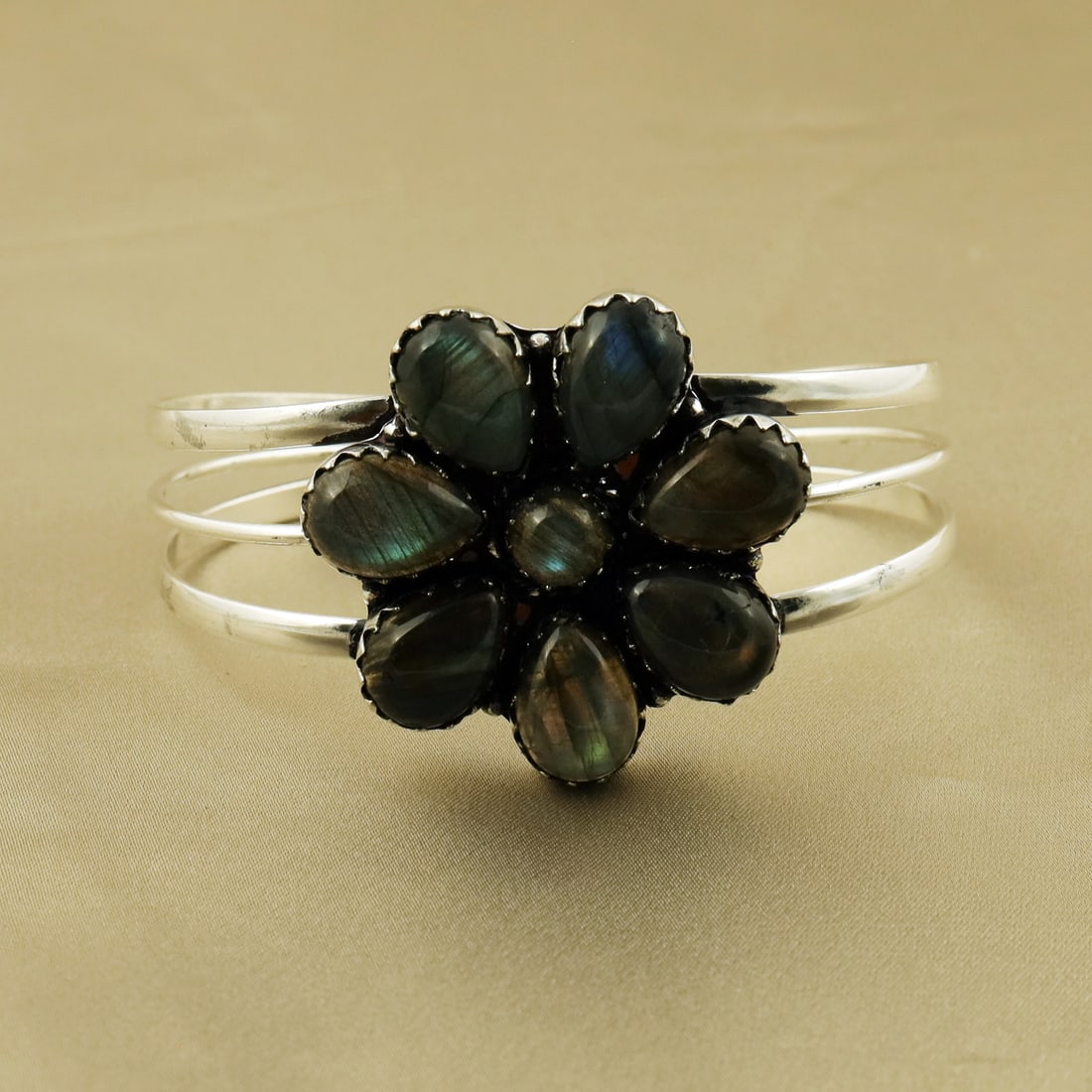 Natural Labradorite Sterling Silver Plated Handmade Cuff Bangle: Product ID: 260819182519 Product - Handmade Silver Plated Cuff Bangle Metal - 92.5 Sterling Silver Plated Bangle Size - 7x5 CM (Adjustable) Gemstone - Labradorite Gemstone Origin - Canada Gemstone Siz
