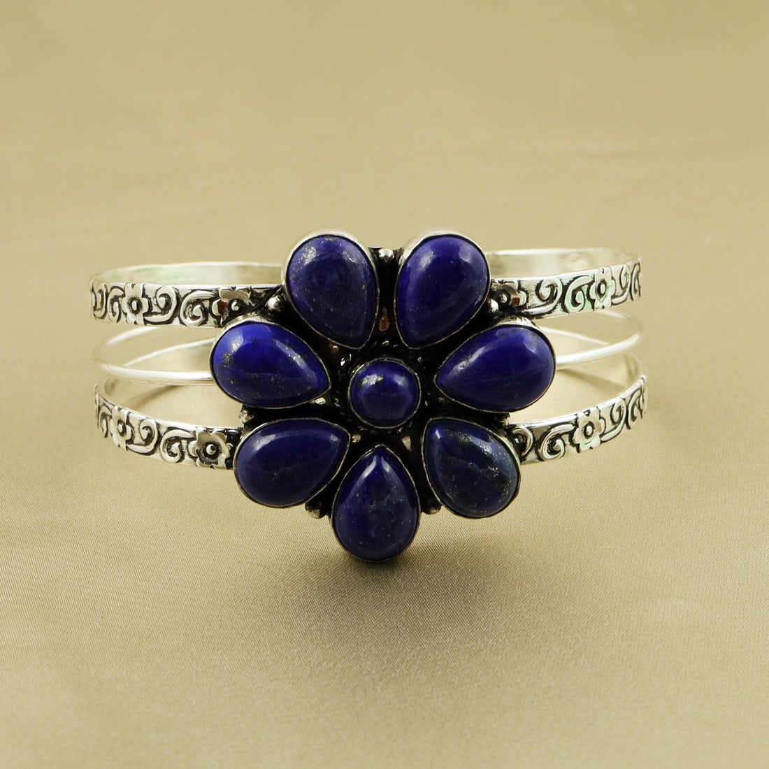 Natural Lapis Lazuli Sterling Silver Plated Handmade Cuff Bangle: Product ID: 260819180916 Product - Handmade Silver Plated Cuff Bangle Metal - 92.5 Sterling Silver Plated Bangle Size - 7x5 CM (Adjustable) Gemstone - Lapis Lazuli Gemstone Origin - Afghanistan Gemsto