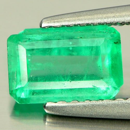 Natural Green Emerald Gemstones 1.02 Ct. Octagon Shape 7.6 x 5 Mm.: Product ID: 802402843 Product Name: Natural Emerald Weight: 1.02 CT. Size: 7.6 x 5 x 3.5 MM. Shape: Octagon Color: Green Clarity:SI Luster: Good Gems Origin: Columbia Treatment: Unheated Crystal Struc