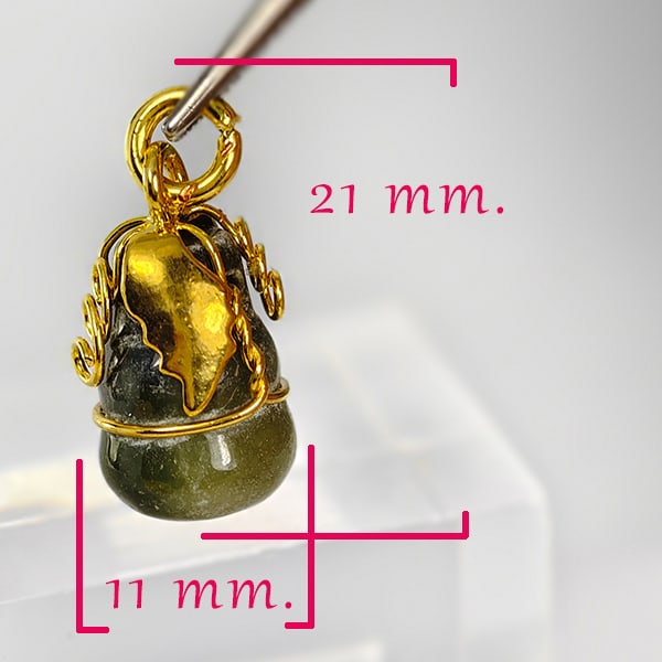 Natural Green Jade Gemstones 18.74 Ct. Calabash Nickel Pendant 21 x 11 Mm.: Product ID: 819814422 Product Name: Natural Jade Weight: 18.74 CT. Size: 21 x 11 MM. Shape: Calabash Color: Green Clarity:Opaque Luster: Good Gems Origin: Thailand Treatment: Unheated Crystal Structur