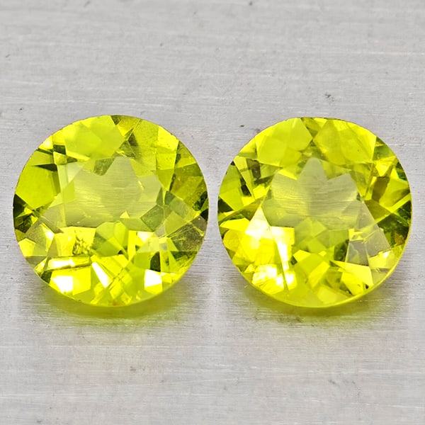 Natural Green Peridot Gemstones 1.55 Ct. 2 Pcs. Round Shape 6 Mm.: Product ID: 805317464 Product Name: Natural Rhodolite Weight: 1.55 CT. Size: 6 x 6 x 3.3 MM. Shape: Round Color: Green Clarity:VSI Luster: Good Gems Origin: Pakistan Treatment: Unheated Crystal Struct