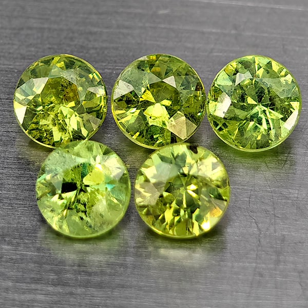Natural Green Demantiod Garnet Gemstones 0.87 Ct. 5 Pcs. Round Diamond Cut 3.3 Mm.: Product ID: 802937638 Product Name: Natural Demantoid Weight: 0.87 CT. Size: 3.3 x 3.3 x 2.2 MM. Shape: Round Diamond Cut Color: Green Clarity:SI1 Luster: Good Gems Origin: Madagascar Treatment: Unhea