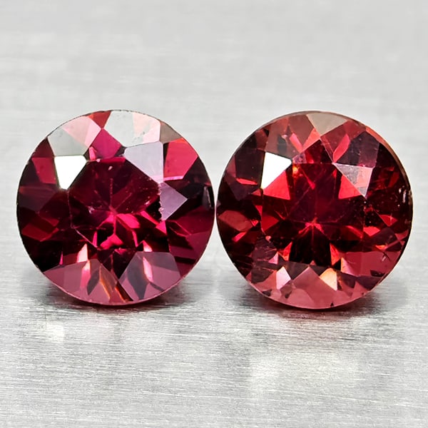 Natural Purplish Pink Rhodolite Garnet Shape 0.95 Ct. 2 Pcs Round Shape 4.6 Mm.: Product ID: 802936834 Product Name: Natural Rhodolite Weight: 0.95 CT. Size: 4.6 x 4.6 x 3.3 MM. Shape: Round Color: Purplish Pink Clarity:VSI Luster: Good Gems Origin: Madagascar Treatment: Unheated 