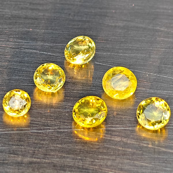 Natural Greenish Yellow Titanium Sphene Gemstones Rainbow Spark 0.81 Ct. 6 Pcs. Round Shape Mixed (1 of 3)