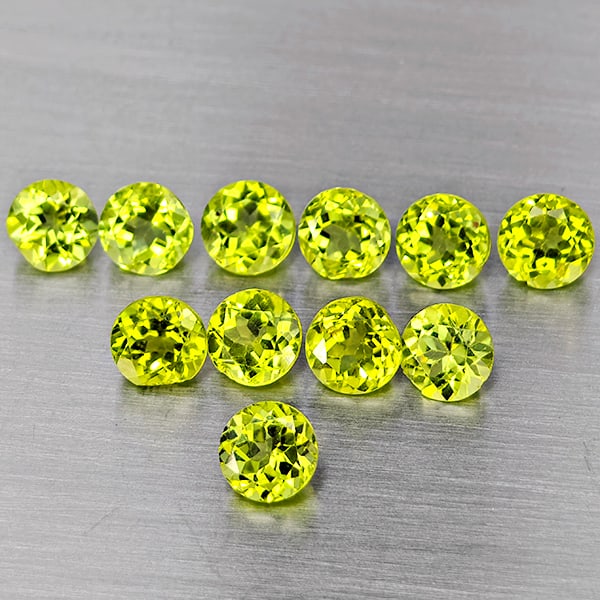 Natural Green Peridot Gemstones 6.29 Ct. 11 Pcs. Round Shape 5.2 Mm.: Product ID: 805317781 Product Name: Natural Peridot Weight: 6.29 CT. Size: 5.2 x 5.2 x 3.6 MM. Shape: Round Color: Green Clarity:VSI-SI1 Luster: Very Good Gems Origin: Pakistan Treatment: Unheated Cry