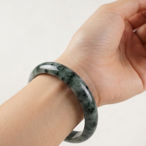 Natural Black Green Jade Gemstones 276.85 Ct. Bangle Round Cabochon Shape Diameter 53 Mm.: Product ID: 819806009 Product Name: Natural Jade Weight: 276.85 CT. Size: 65 / 53 / 17 MM. Shape: Round Color: Green Clarity:Opaque Luster: Good Gems Origin: Thailand Treatment: Unheated Crystal Struc