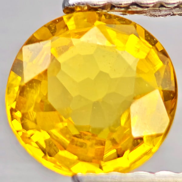Natural Yellow Sapphire Gemstone 0.78 Ct. Round Shape 5.9 Mm. (1 of 3)